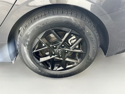 Used 2025 Kia K5 LXS image 11