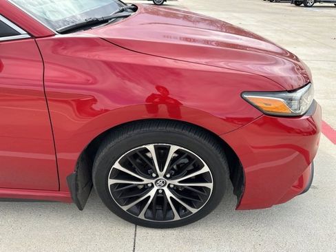 Used 2020 Toyota Camry SE image 12