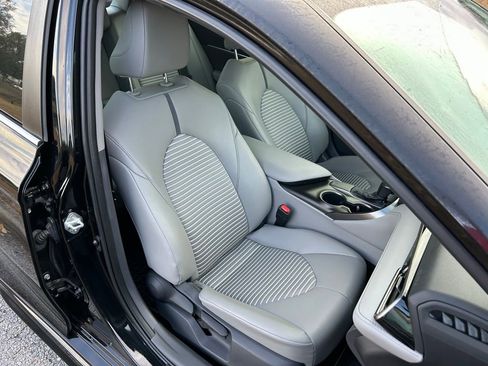 Used 2021 Toyota Camry SE w/ Audio Upgrade Package image 15