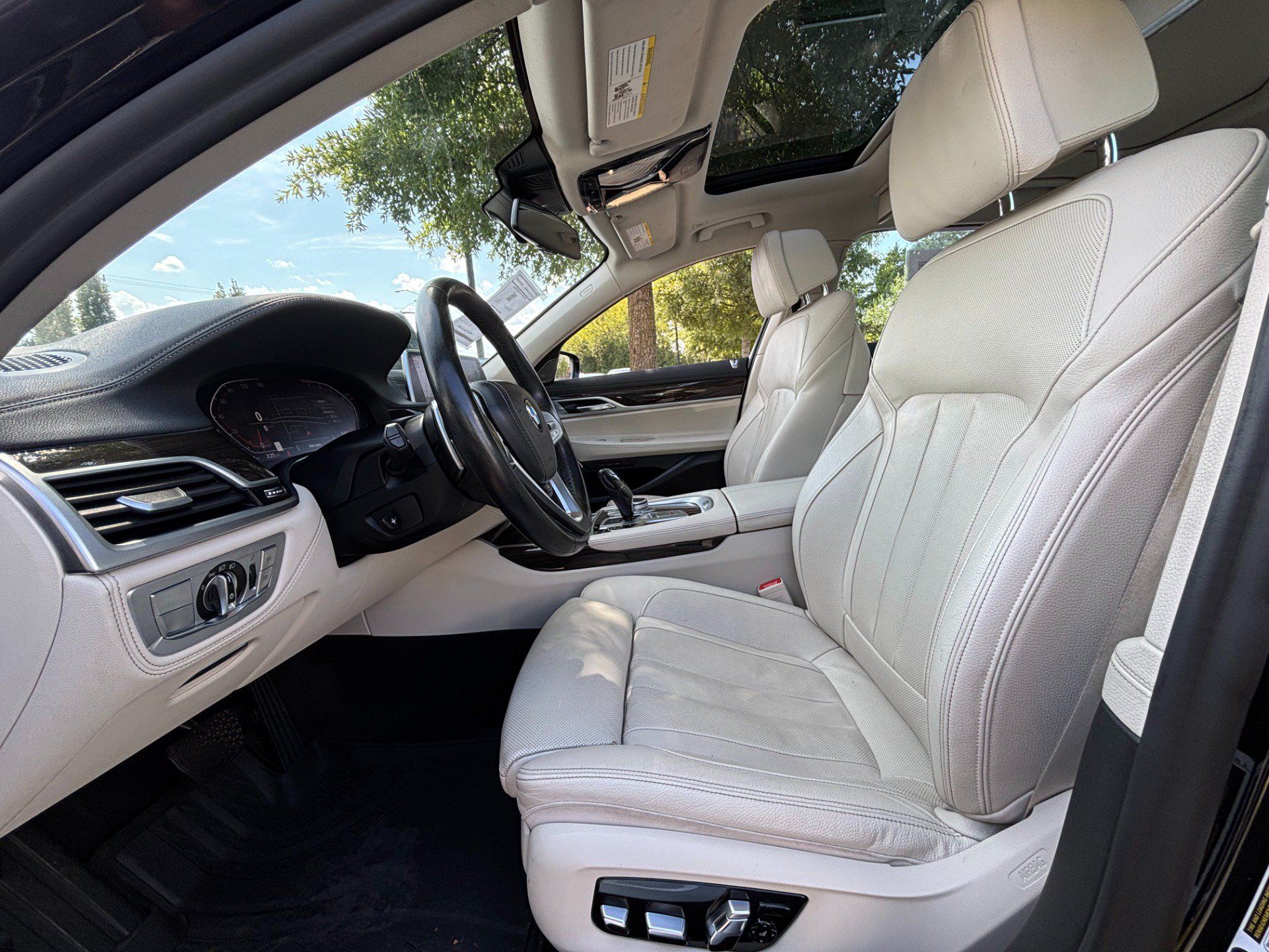 Used 2021 BMW 740i RWD image 20