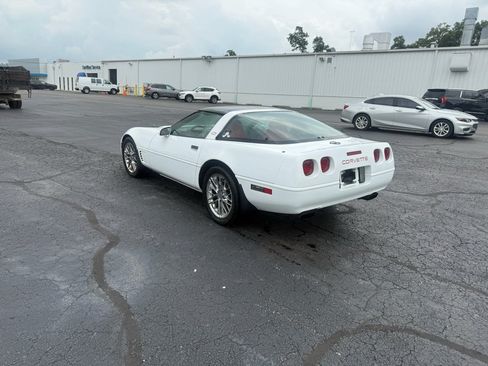Used 1996 Chevrolet Corvette Coupe RWD image 4