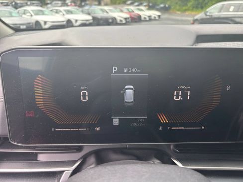 Used 2026 Kia Carnival FWD image 38