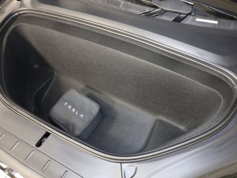 Used 2022 Tesla Model X image 18