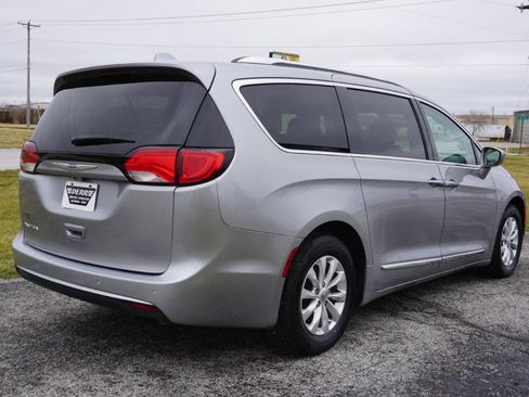 Used 2018 Chrysler Pacifica Touring-L w/ Premium Audio Group image 21