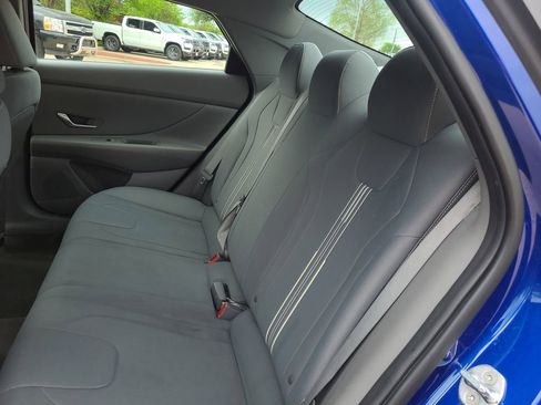 Used 2023 Hyundai Elantra SEL image 9