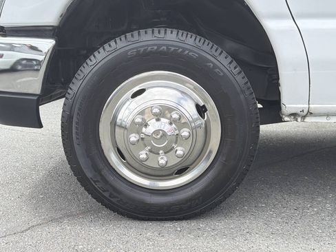 Used 2013 Ford E-350 and Econoline 350 Super Duty RWD image 2