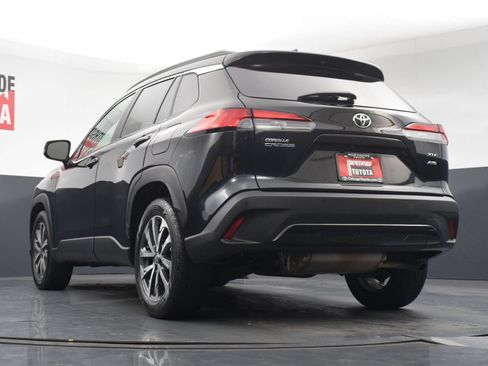 Used 2023 Toyota Corolla Cross XLE w/ Convenience Package AWD/4WD image 30