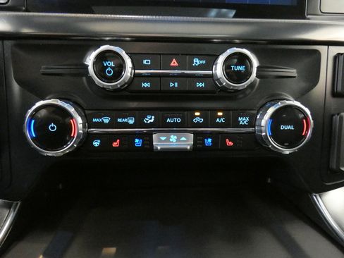 Used 2025 Ford F150 Platinum w/ Equipment Group 702A High AWD/4WD image 17