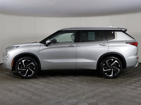 Used 2023 Mitsubishi Outlander SEL image 19