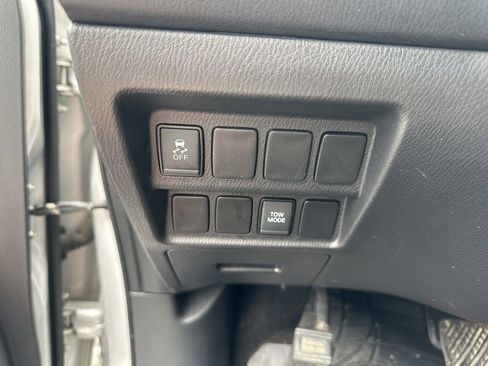 Used 2018 Nissan Pathfinder S AWD/4WD image 18