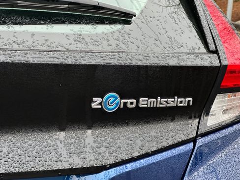 Used 2022 Nissan Leaf S image 27