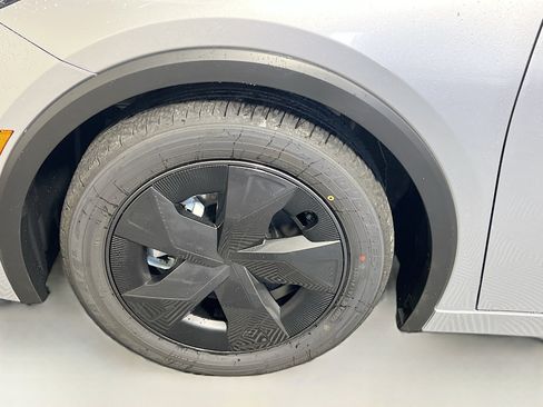 New 2026 Toyota Prius Plug-In Hybrid FWD image 13