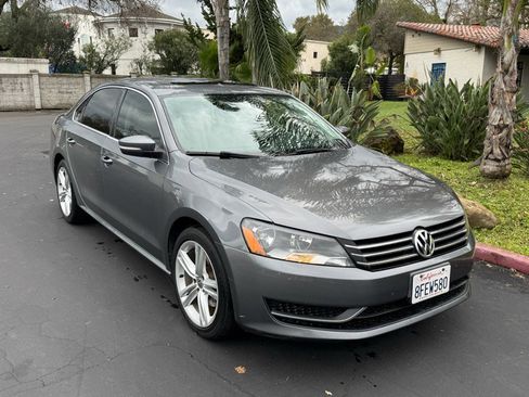 Used 2014 Volkswagen Passat 1.8T SE image 4