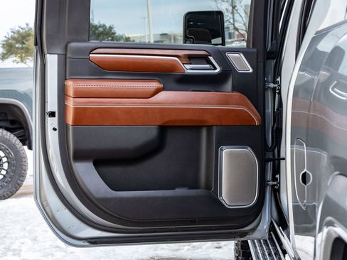 Used 2024 GMC Sierra 2500 Denali Ultimate image 38