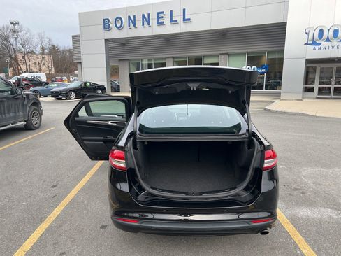 Used 2018 Ford Fusion SE w/ Fusion SE Technology Package image 9