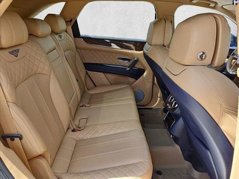Used 2018 Bentley Bentayga AWD/4WD image 21