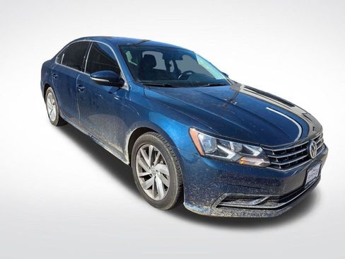 Used 2018 Volkswagen Passat 2.0T SE FWD image 3