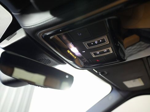 Used 2021 Land Rover Range Rover Autobiography Fifty Edition image 35