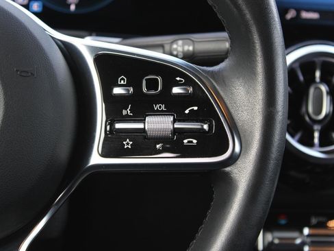 Used 2023 Mercedes-Benz EQB 300 4MATIC image 25