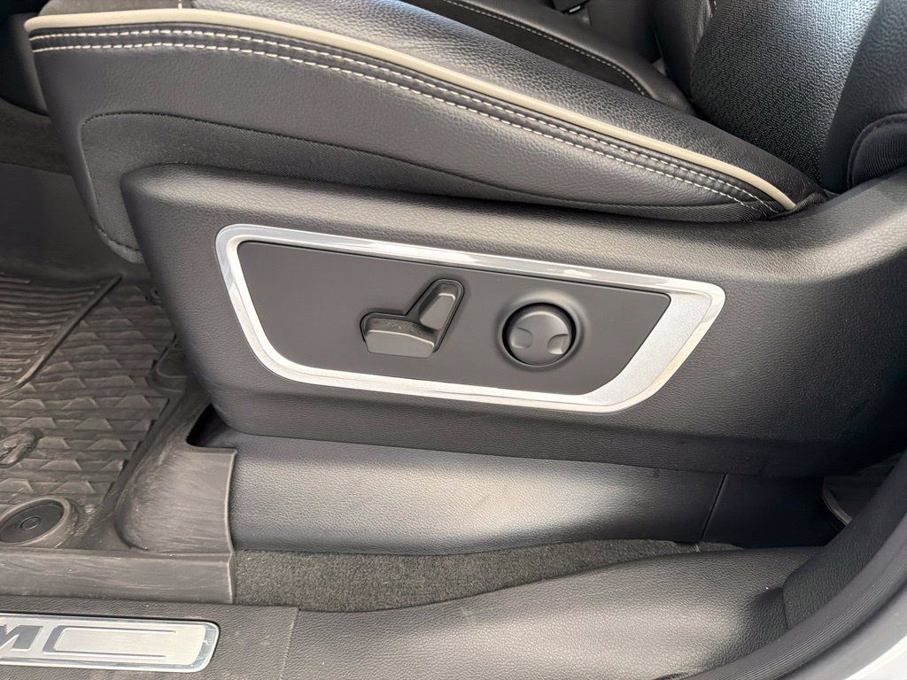 Used 2022 RAM 1500 Laramie AWD/4WD image 45