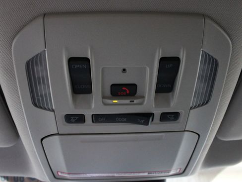 Used 2024 Toyota Highlander XLE AWD/4WD image 48