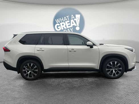Used 2024 Toyota Grand Highlander AWD Hybrid image 2