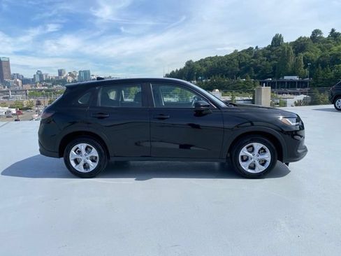 Certified 2023 Honda HR-V LX image 3
