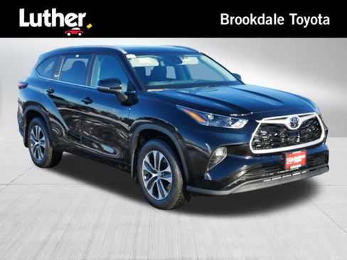 Certified 2026 Toyota Highlander XLE image 1