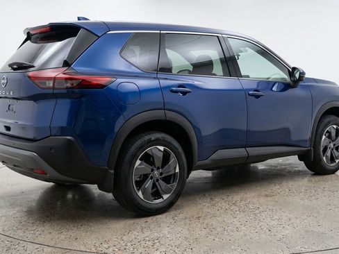 Used 2025 Nissan Rogue SV AWD/4WD image 9