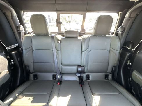 Used 2025 Jeep Gladiator Mojave AWD/4WD image 23