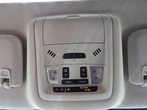 Used 2023 GMC Acadia Denali w/ Denali Ultimate Package image 30