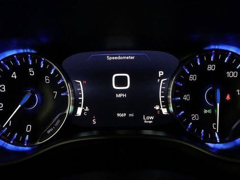 Used 2026 Chrysler Pacifica Select image 15