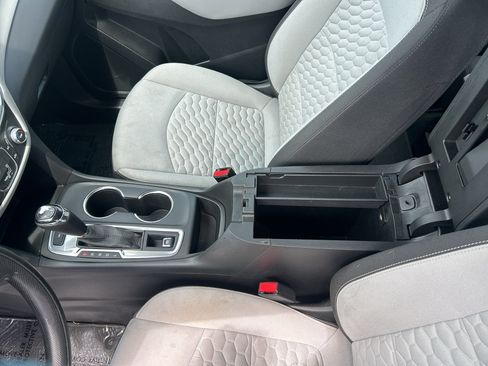 Used 2021 Chevrolet Equinox LS AWD/4WD image 22