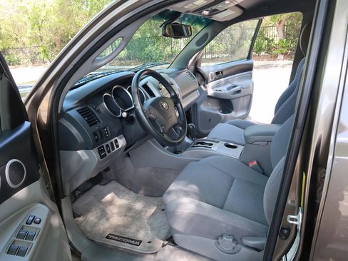 Used 2009 Toyota Tacoma PreRunner image 11