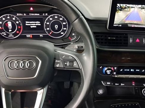 Used 2019 Audi Q5 2.0T Premium Plus w/ Premium Plus Package AWD/4WD image 14