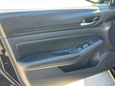 Used 2025 Nissan Altima 2.5 SV image 10