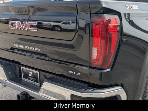 New 2026 GMC Sierra 1500 SLT AWD/4WD image 9