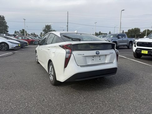 Used 2016 Toyota Prius Four w/ Advanced Technology Package FWD image 3