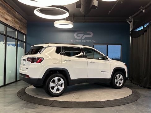 Used 2021 Jeep Compass Latitude w/ Convenience Group AWD/4WD image 3