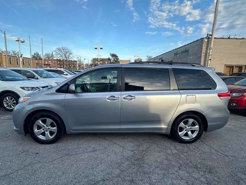 Used 2014 Toyota Sienna LE image 5