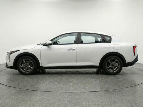 Used 2025 Kia K4 LXS image 5