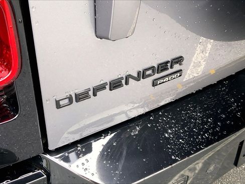 Used 2023 Land Rover Defender 110 SE image 31