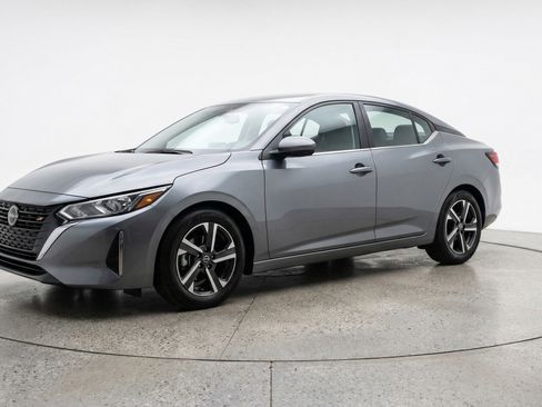 Used 2025 Nissan Sentra SV image 3