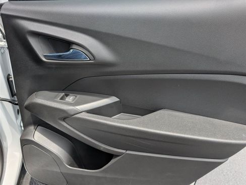 Used 2025 Chevrolet Trax LT FWD image 33