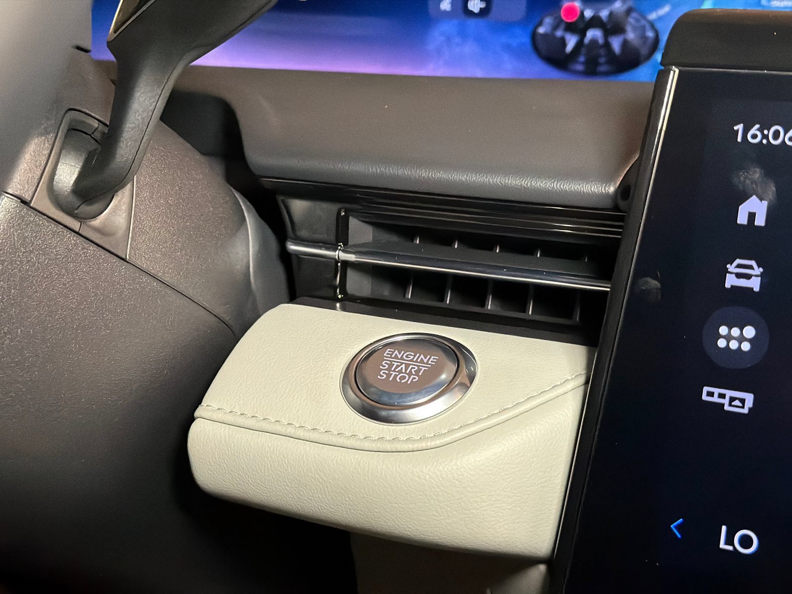 New 2026 Lincoln Nautilus Premier AWD/4WD image 28