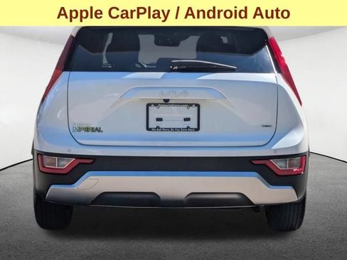 Used 2023 Kia Niro EX FWD image 6