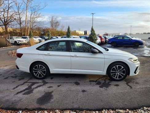 Certified 2025 Volkswagen Jetta Sport image 6