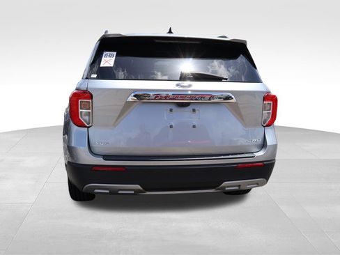 Used 2024 Ford Explorer XLT w/ Equipment Group 202A AWD/4WD image 18