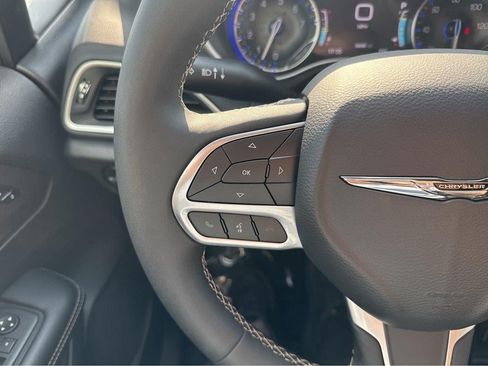 Used 2025 Chrysler Pacifica Select FWD image 22