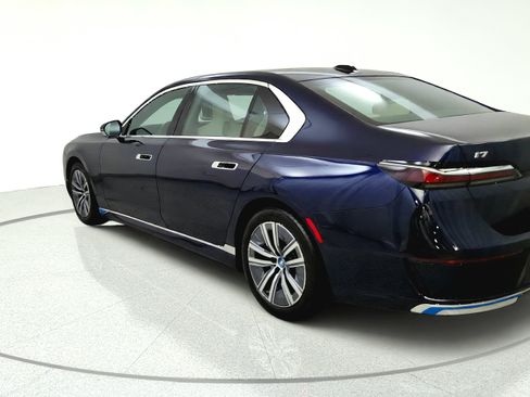 Used 2023 BMW i7 xDrive60 w/ Executive Package 2 AWD/4WD image 5
